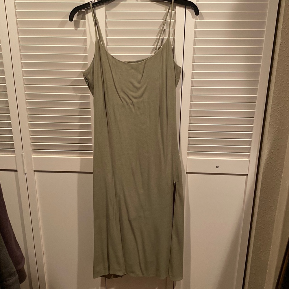 Aritzia Wilfred affogato midi dress with slit in sage frost